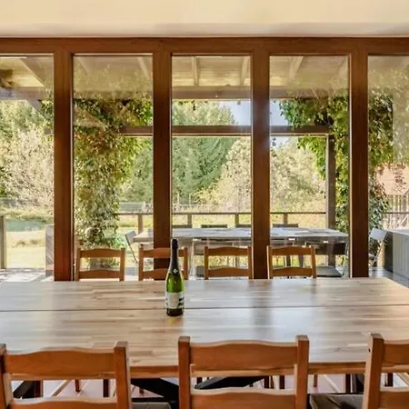 Large, Comfortable With A Garden بيت للعطل Zatom