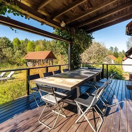 Large, Comfortable With A Garden بيت للعطل